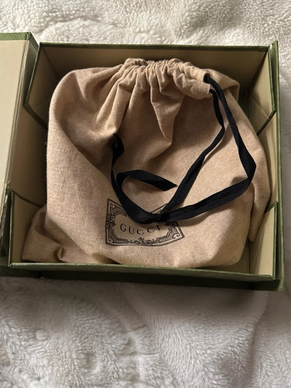 Gucci unisex size
